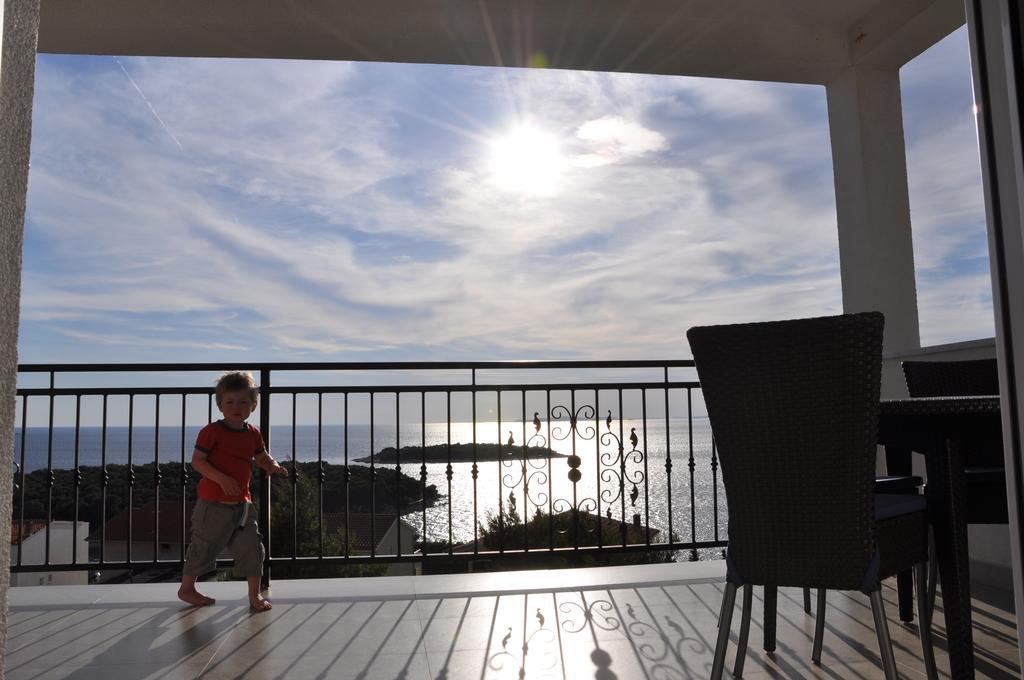 Lovely Apartment With Beautiful Pool Primošten Buitenkant foto