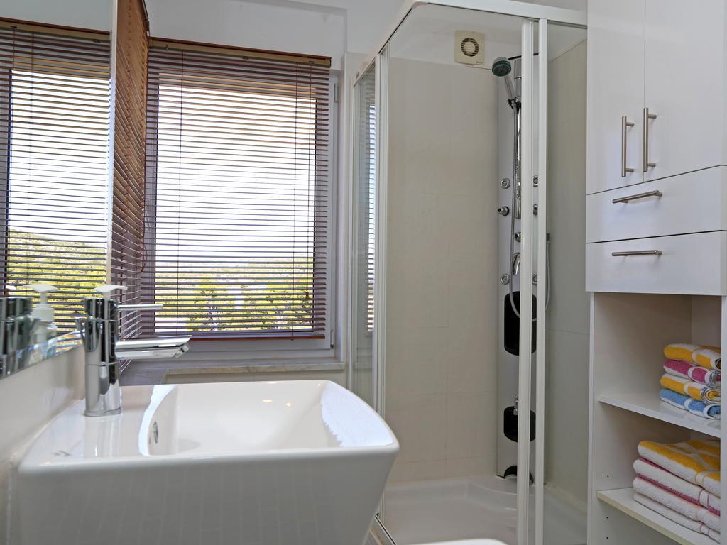 Lovely Apartment With Beautiful Pool Primošten Buitenkant foto