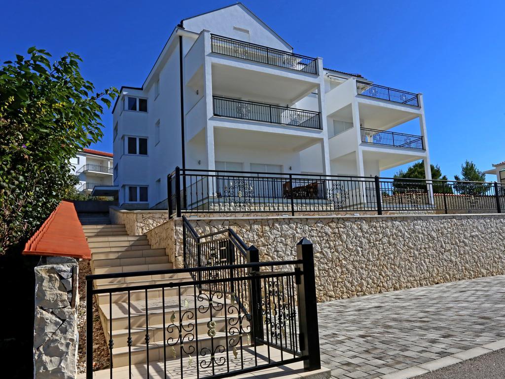 Lovely Apartment With Beautiful Pool Primošten Buitenkant foto