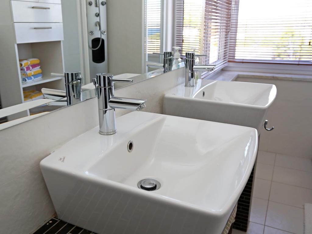 Lovely Apartment With Beautiful Pool Primošten Buitenkant foto