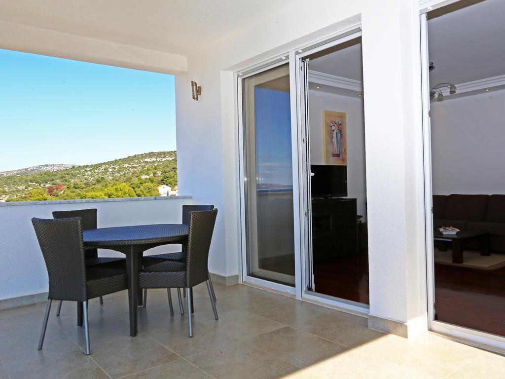 Lovely Apartment With Beautiful Pool Primošten Buitenkant foto